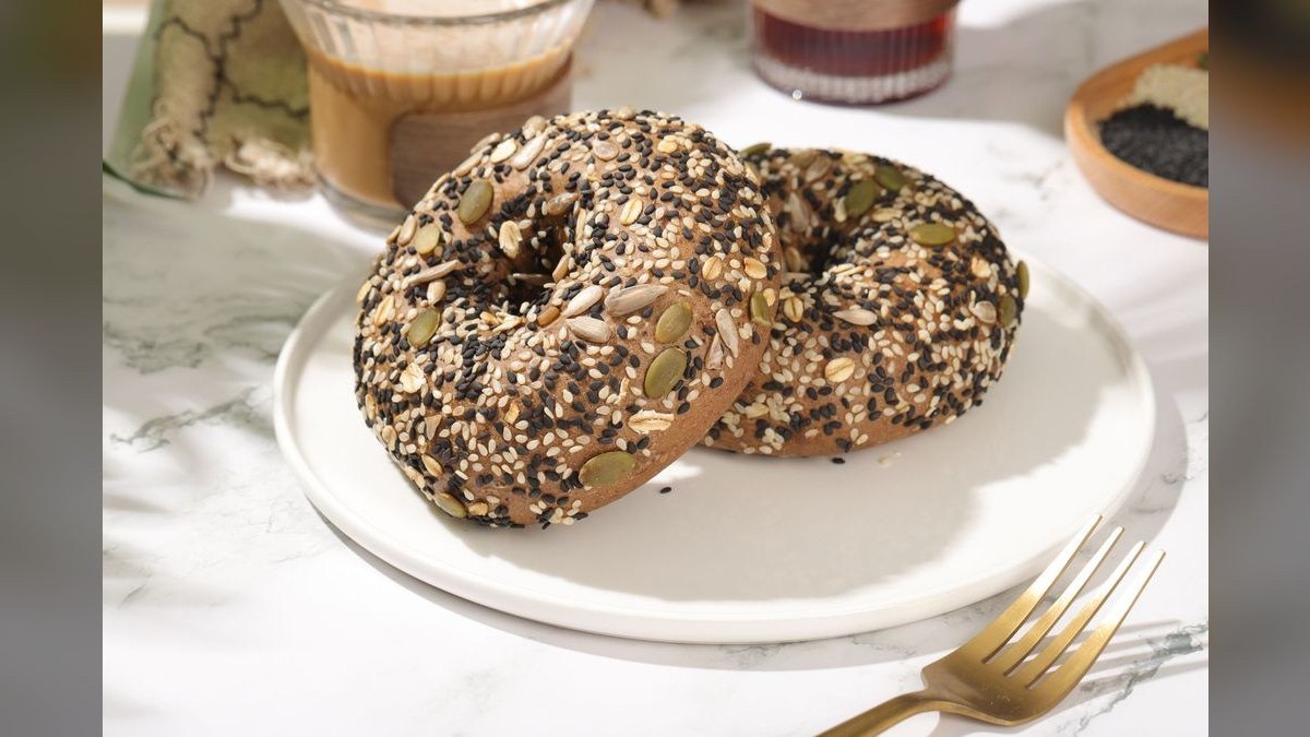 Should I open or buy a Big Apple Bagels franchise in 2027?