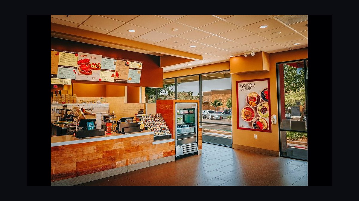 Should I open or buy a Robeks Fresh Juices franchise in 2027 — figure 1