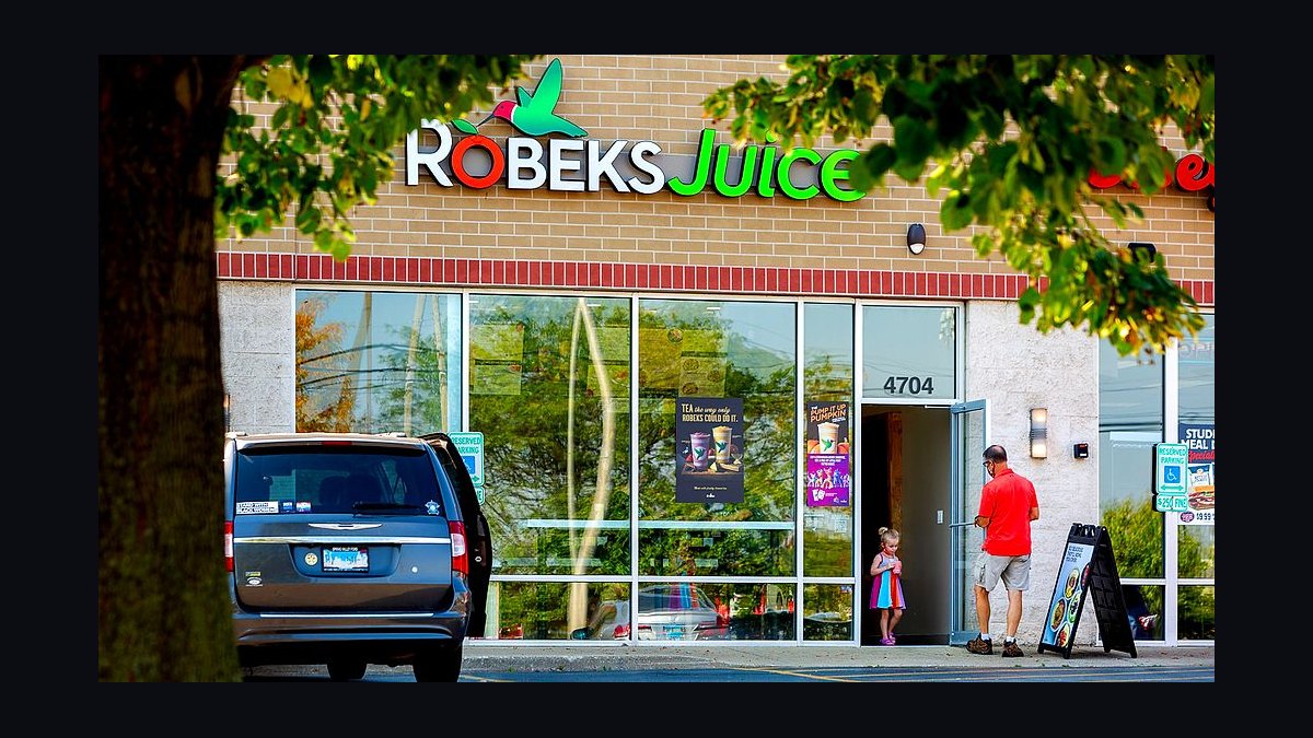 Should I open or buy a Robeks Fresh Juices franchise in 2027 — figure 2