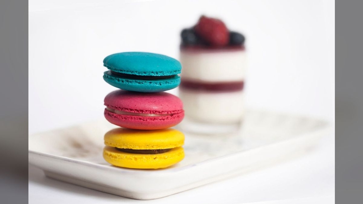 Should I open or buy a Le Macaron French Pastries franchise in 2027?