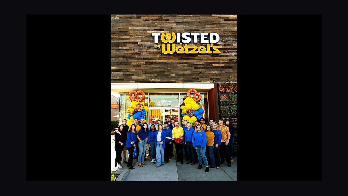 Should I open or buy a Wetzel's Pretzels franchise in 2027 — figure 2