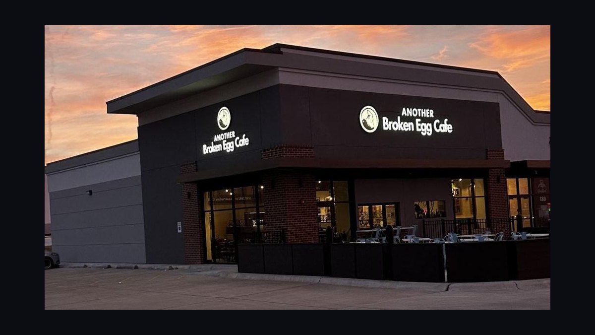 Should I open or buy an Another Broken Egg Cafe franchise in 2027 — figure 5