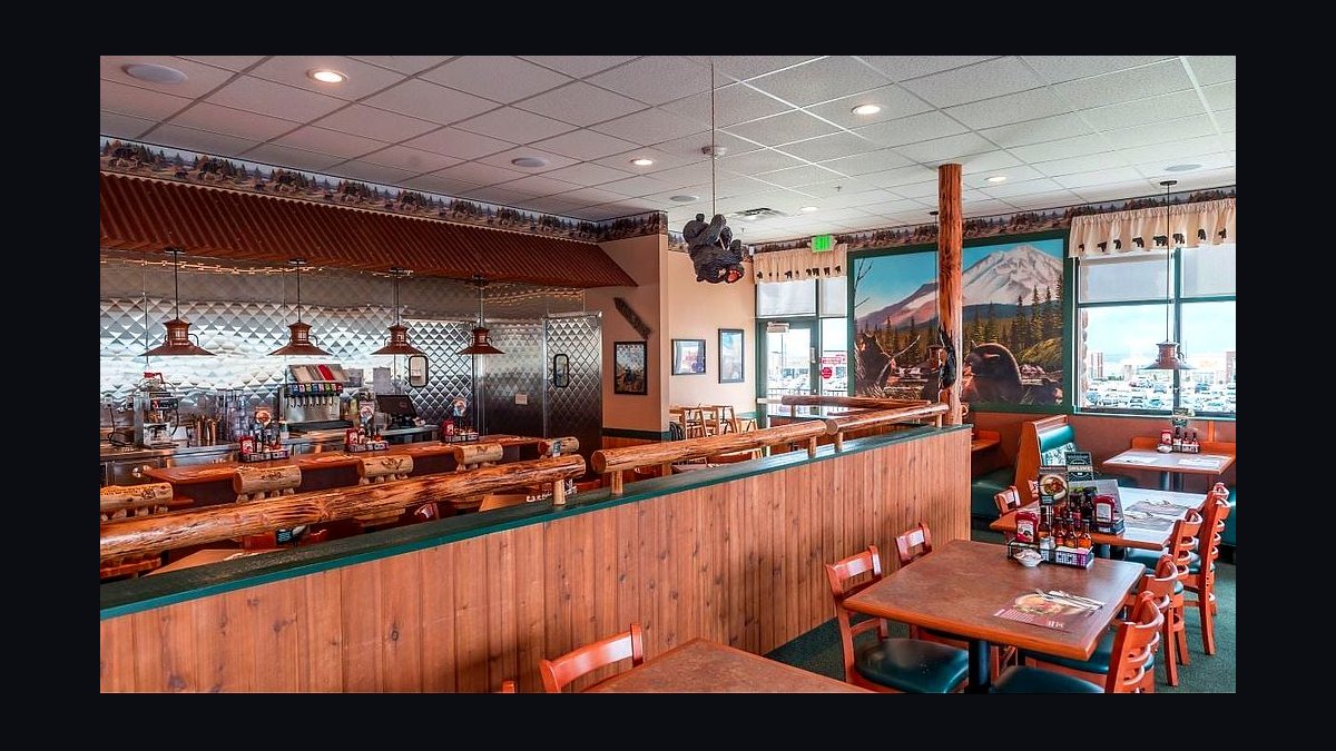 Should I open or buy a Black Bear Diner franchise in 2027 — figure 1