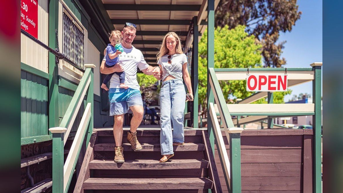 Should I open or buy a Friendly's Family Restaurant franchise in 2027?