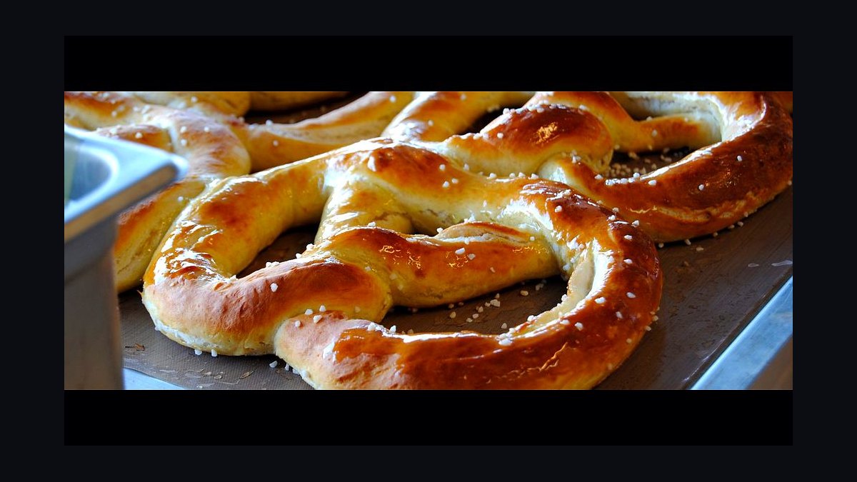 Should I open or buy a Ben's Soft Pretzels franchise in 2027 — figure 1