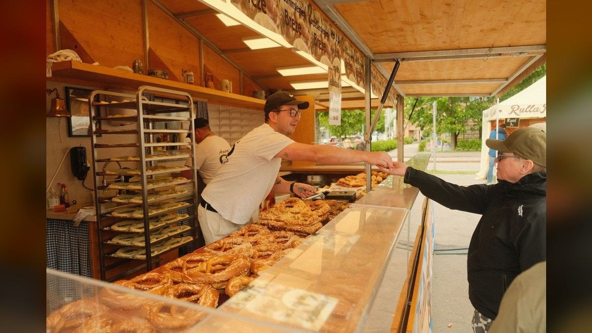 Should I open or buy a Ben's Soft Pretzels franchise in 2027?
