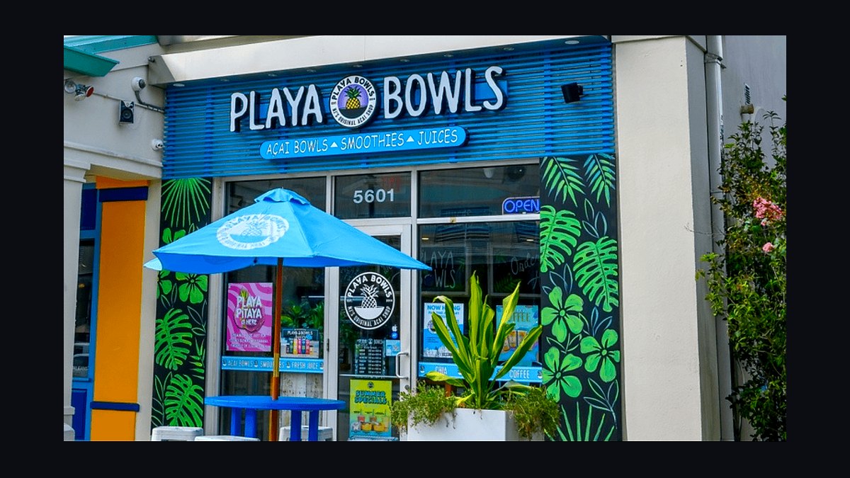 Should I open or buy a Playa Bowls franchise in 2027?