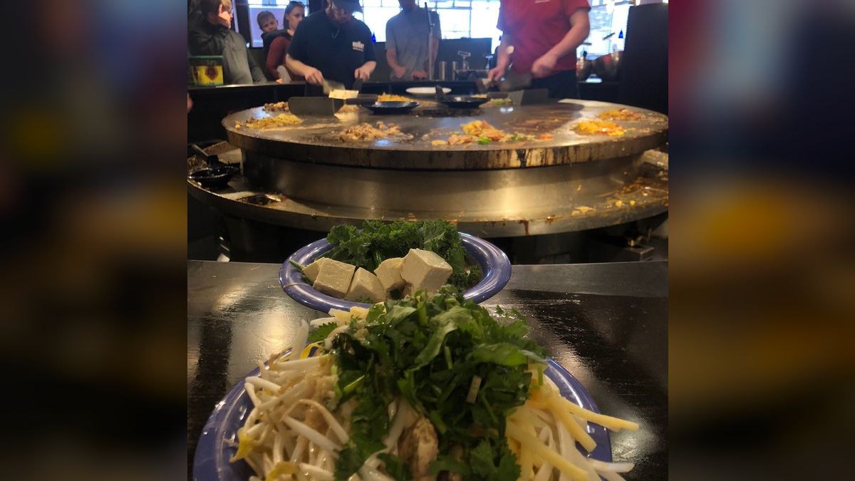 Should I open or buy a HuHot Mongolian Grill franchise in 2027 — figure 5