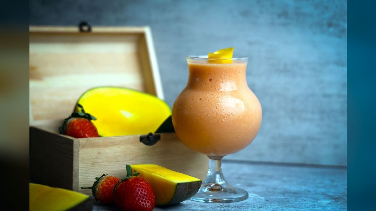 Should I open or buy a Smoothie Factory franchise in 2027?