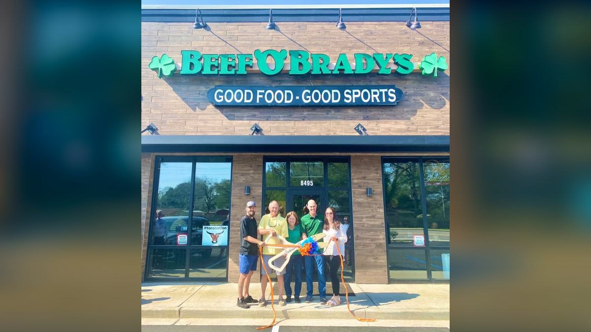 Should I open or buy a Beef 'O' Brady's franchise in 2027 — figure 4
