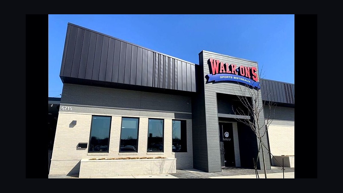 Should I open or buy a Walk-On's Sports Bistreaux franchise in 2027 — figure 2