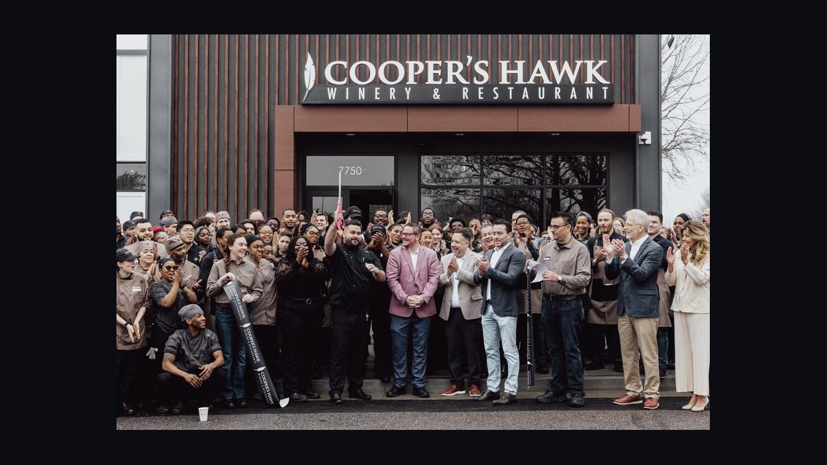 Should I open or buy a Cooper's Hawk Winery & Restaurants franchise in 2027 — figure 1