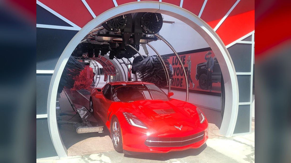Should I open or buy a Tommy's Express Car Wash franchise in 2027?