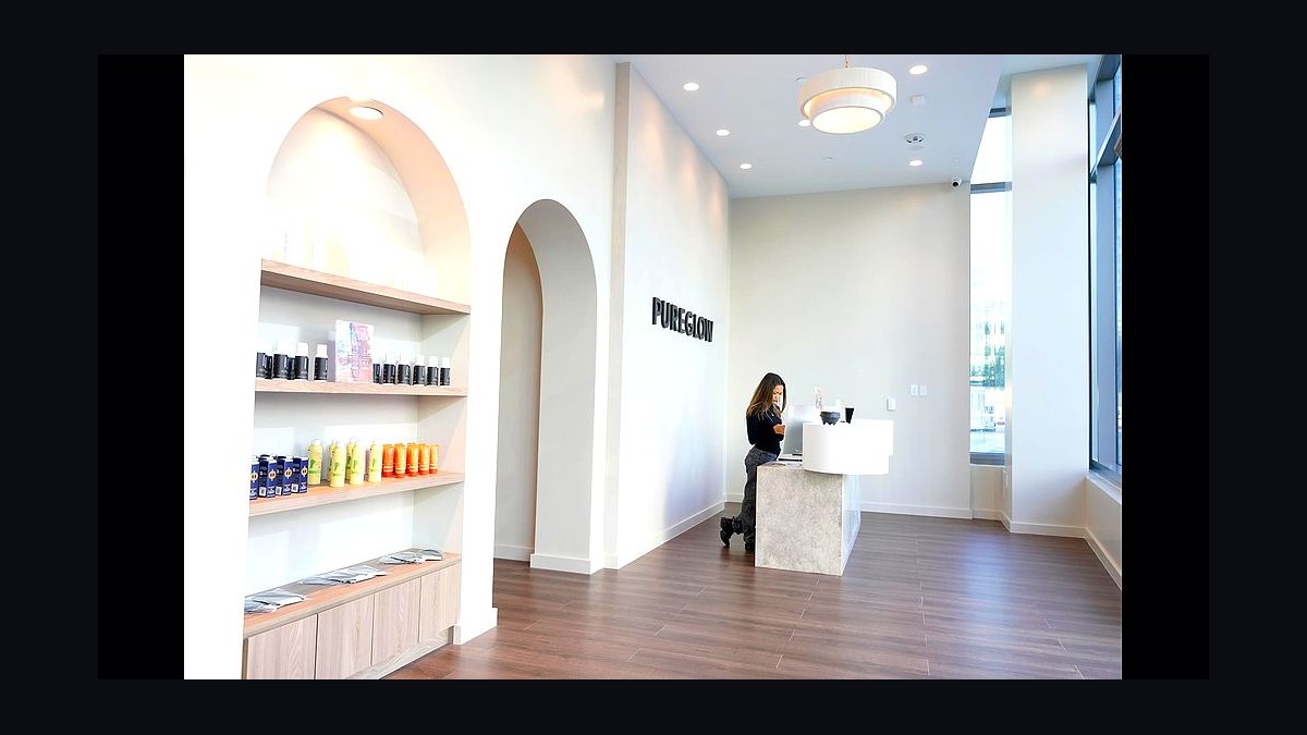 Should I open or buy a Glow Tan franchise in 2027?