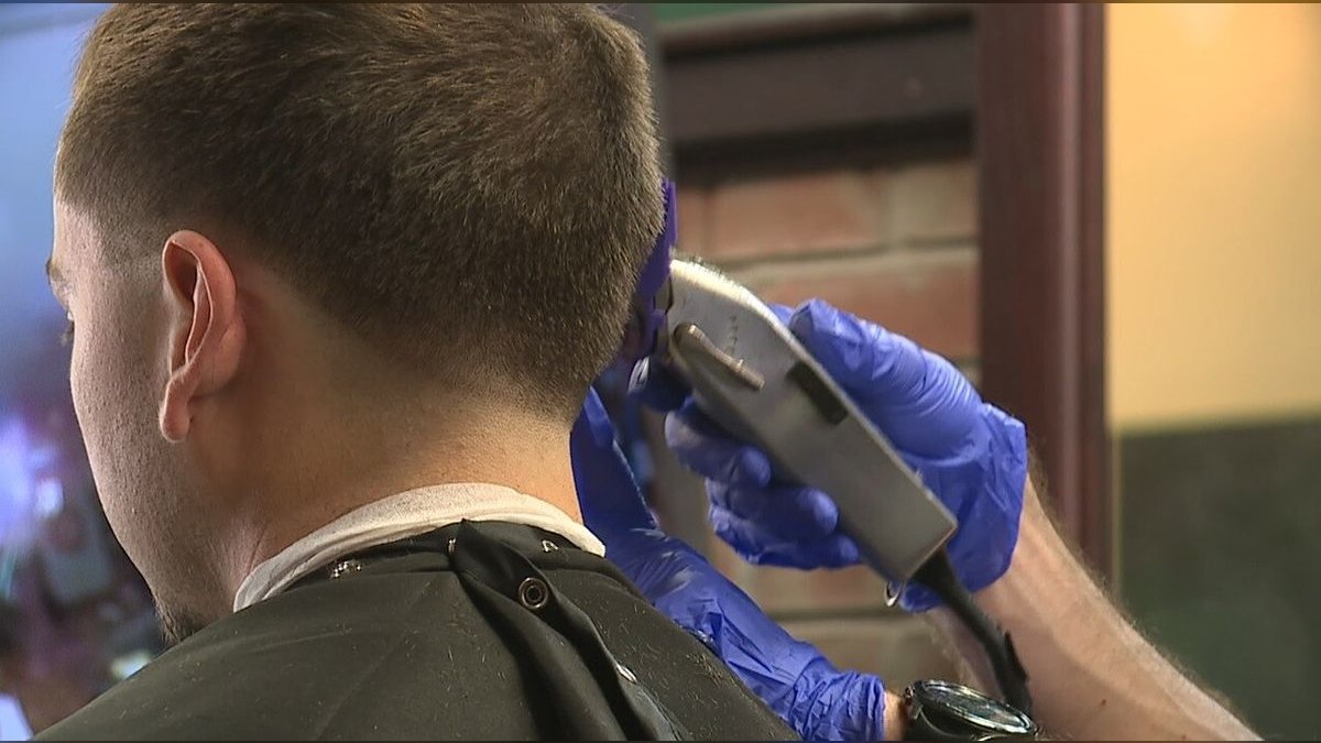 Should I open or buy a V's Barbershop franchise in 2027 — figure 1
