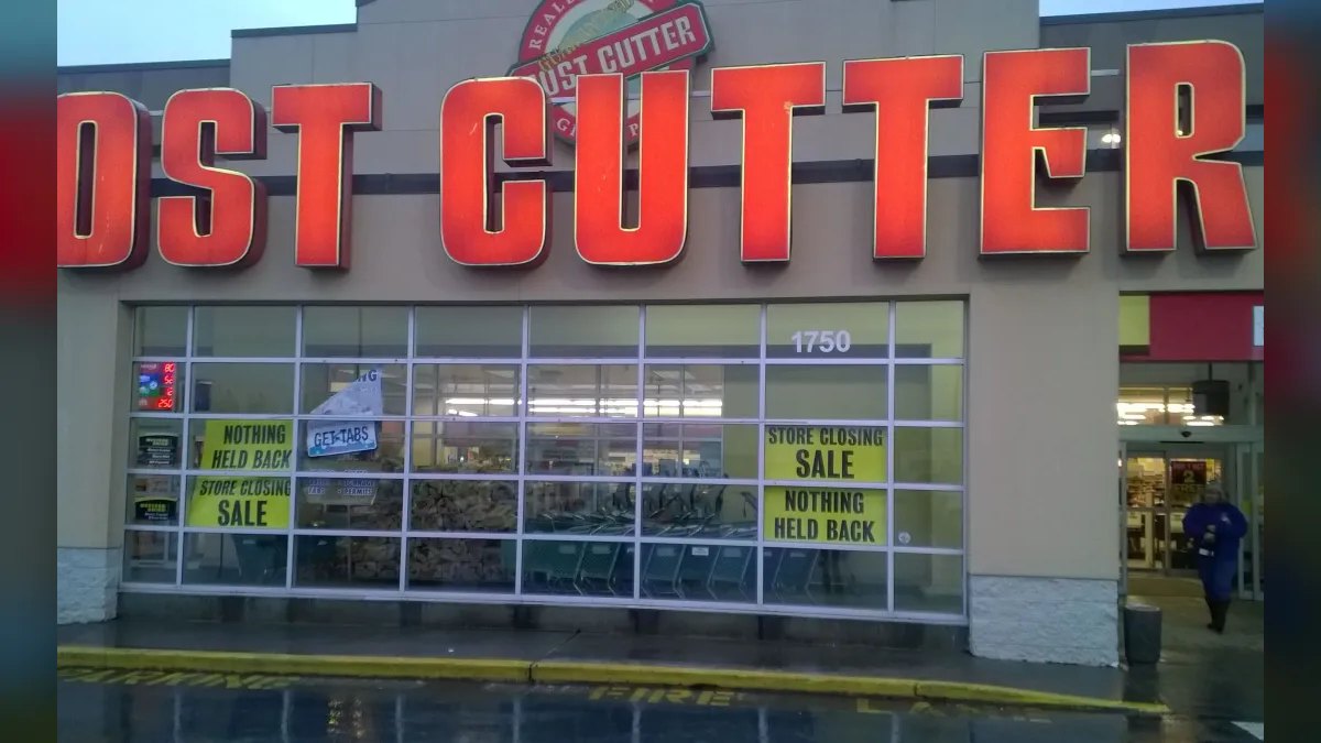 Should I open or buy a Cost Cutters franchise in 2027?