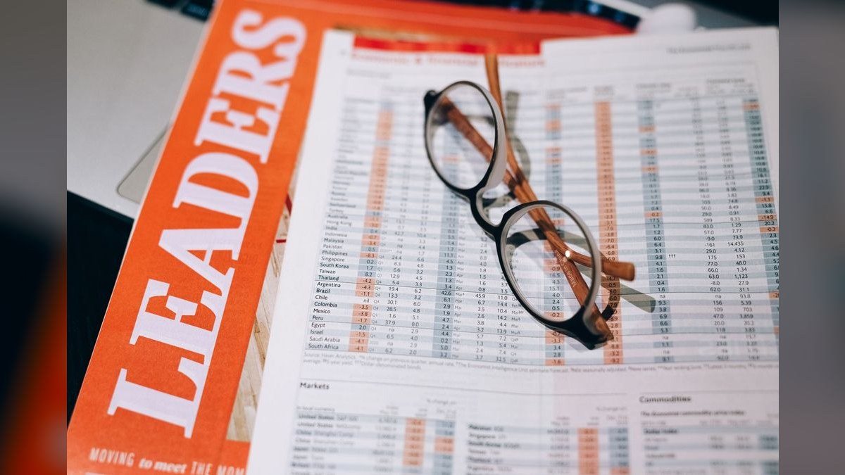 Should I open or buy a Fantastic Sams franchise in 2027?