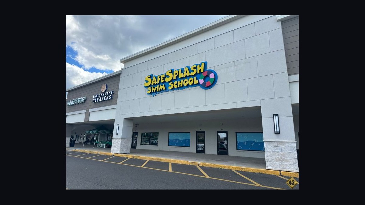Should I open or buy a SafeSplash Swim School franchise in 2027 — figure 3
