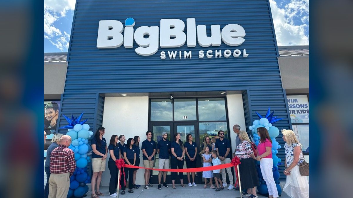 Should I open or buy a Big Blue Swim School franchise in 2027 — figure 2