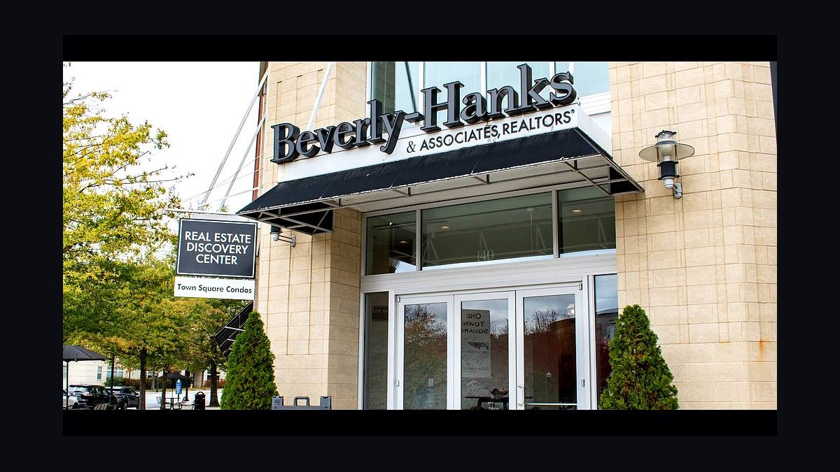 Should I open or buy a Howard Hanna Real Estate franchise in 2027?