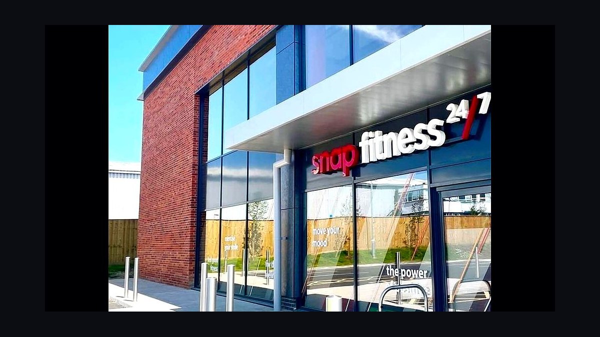 Should I open or buy a Snap Fitness franchise in 2027?