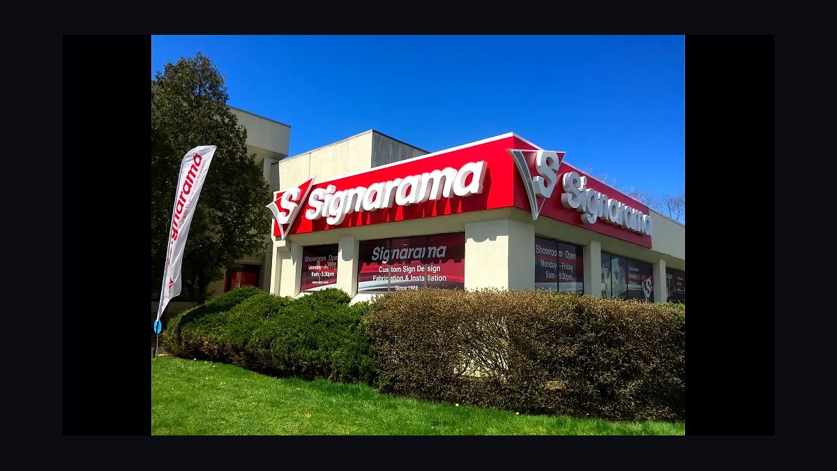 Should I open or buy a Signarama franchise in 2027?