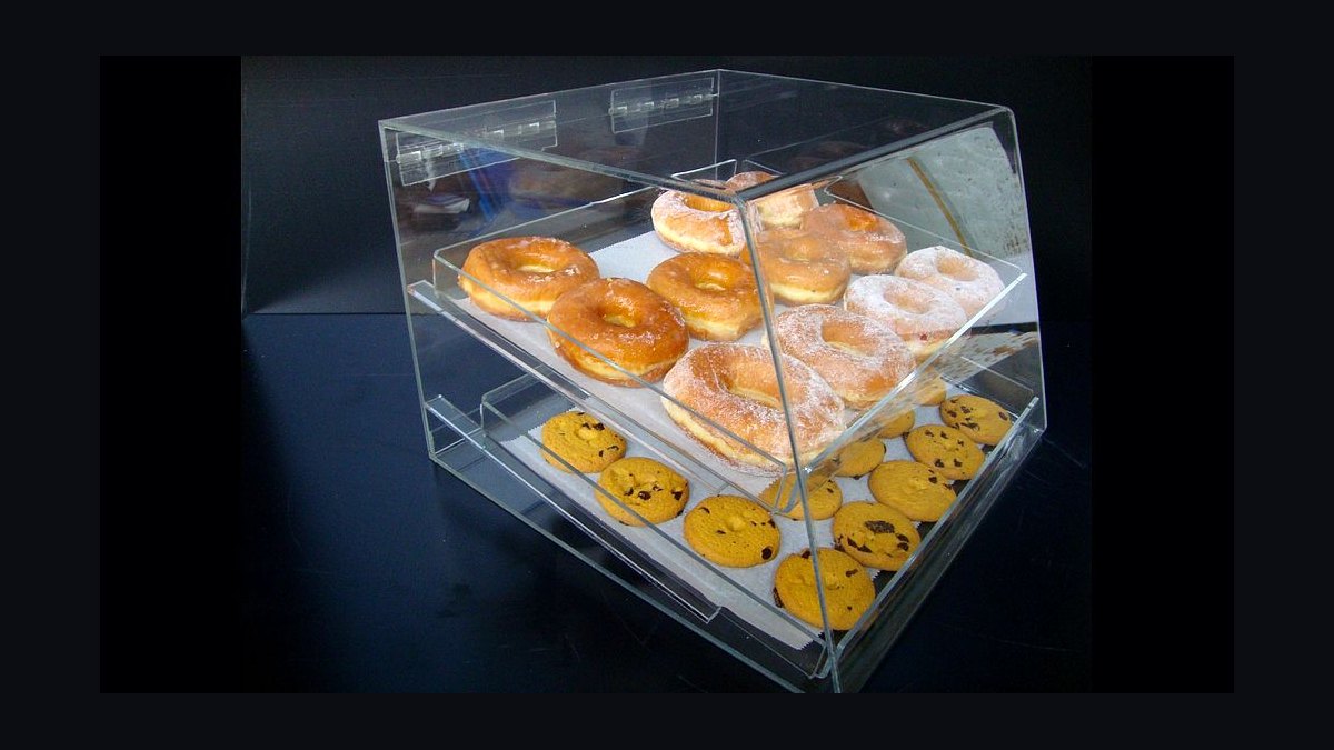 Should I open or buy Bruegger’s Bagels franchise or open an independent sandwich shop in 2027?
