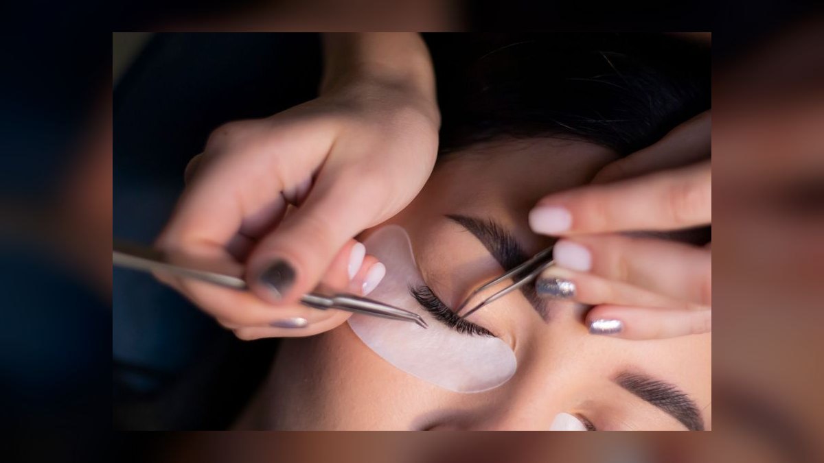 Should I open or buy a The Lash Lounge franchise in 2027 — figure 8