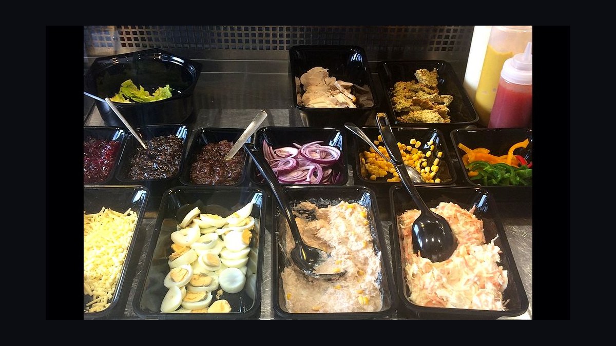 Should I open or buy Cicis franchise or open an independent sandwich shop in 2027?