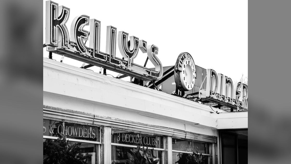 Should I open or buy a Metro Diner franchise in 2027 — figure 3