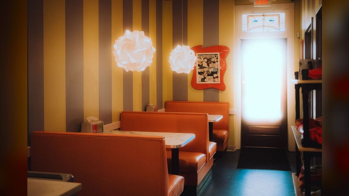 Should I open or buy a Metro Diner franchise in 2027 — figure 4