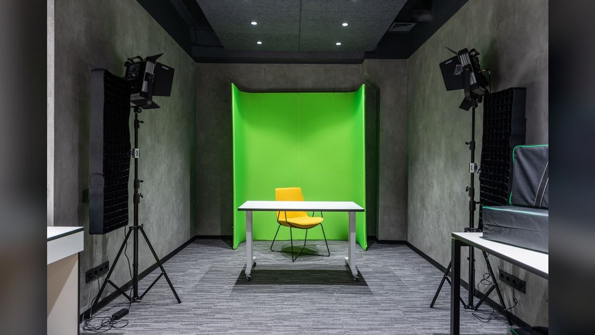 Should I open or buy a Sunright Tea Studio franchise in 2027 — figure 2