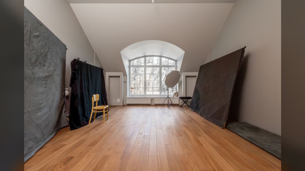 Should I open or buy a Sunright Tea Studio franchise in 2027 — figure 3