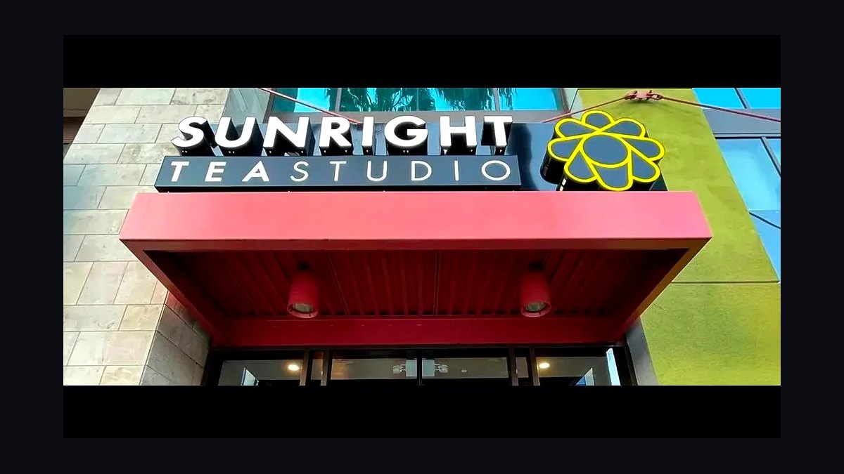 Should I open or buy a Sunright Tea Studio franchise in 2027?