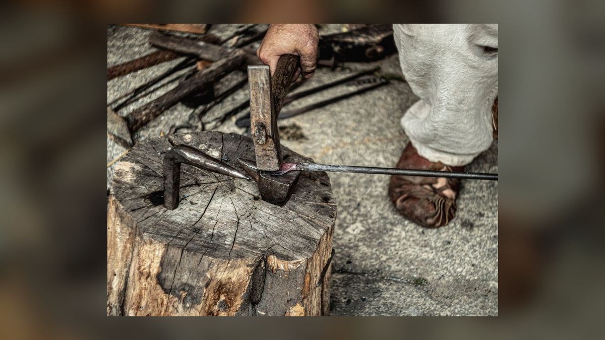 Should I open or buy a Hammer & Nails franchise in 2027 — figure 8