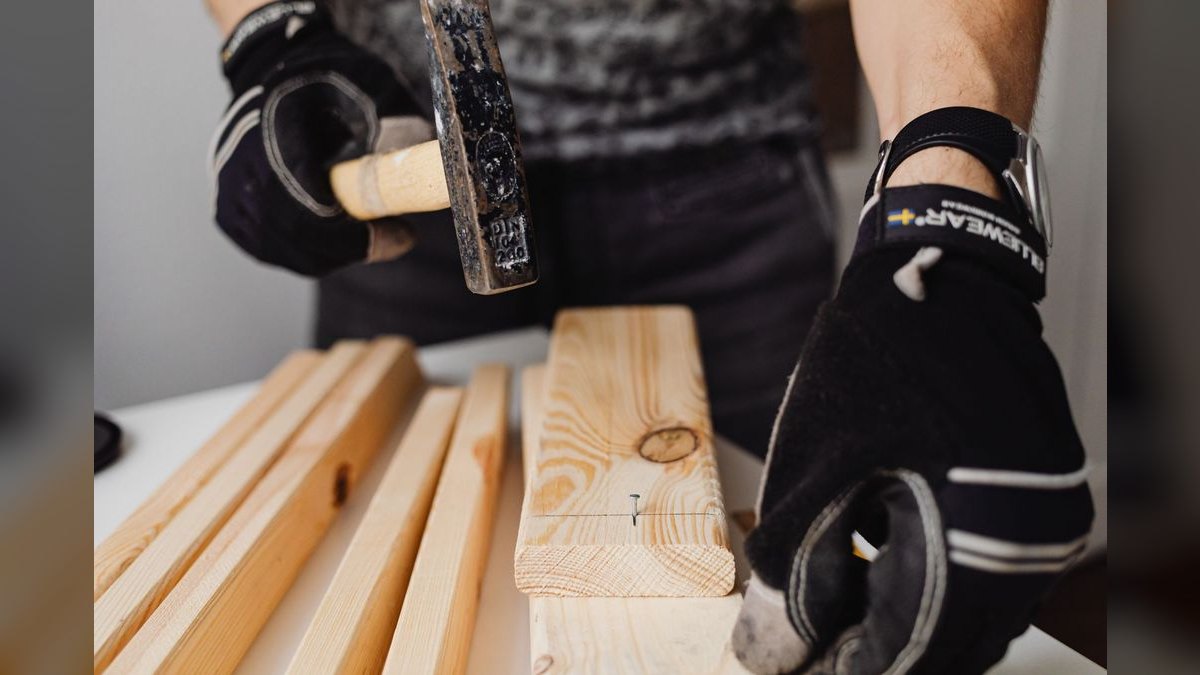 Should I open or buy a Hammer & Nails franchise in 2027?