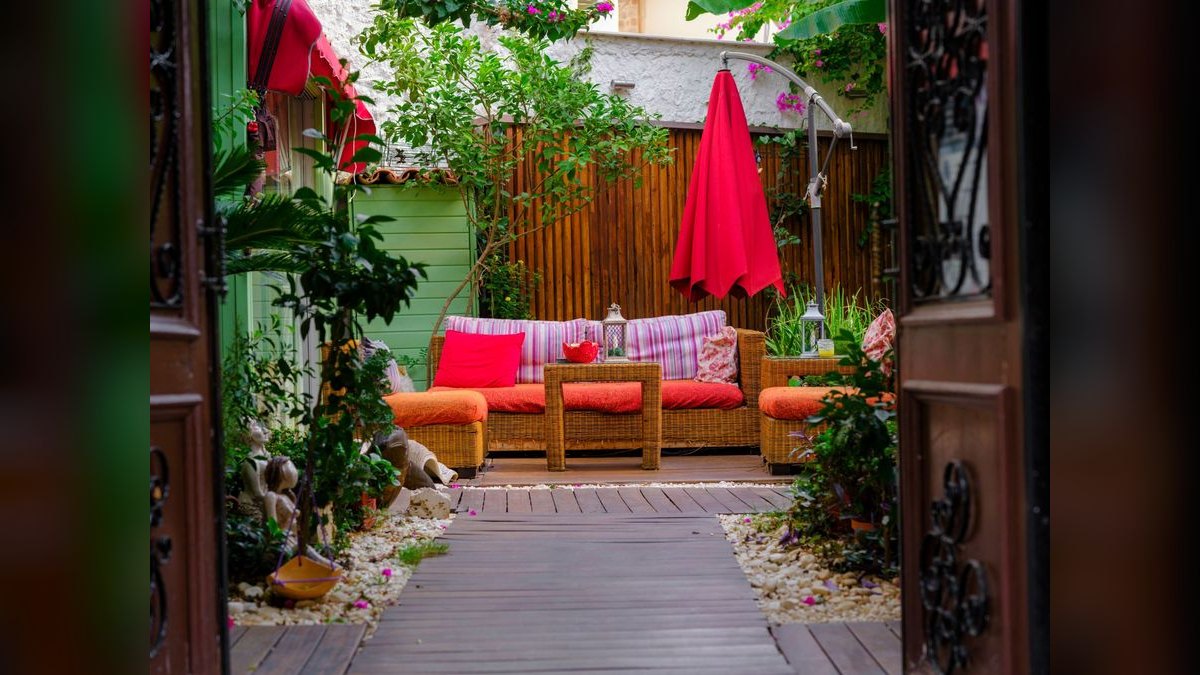 Should I open or buy an Archadeck Outdoor Living franchise in 2027 — figure 1