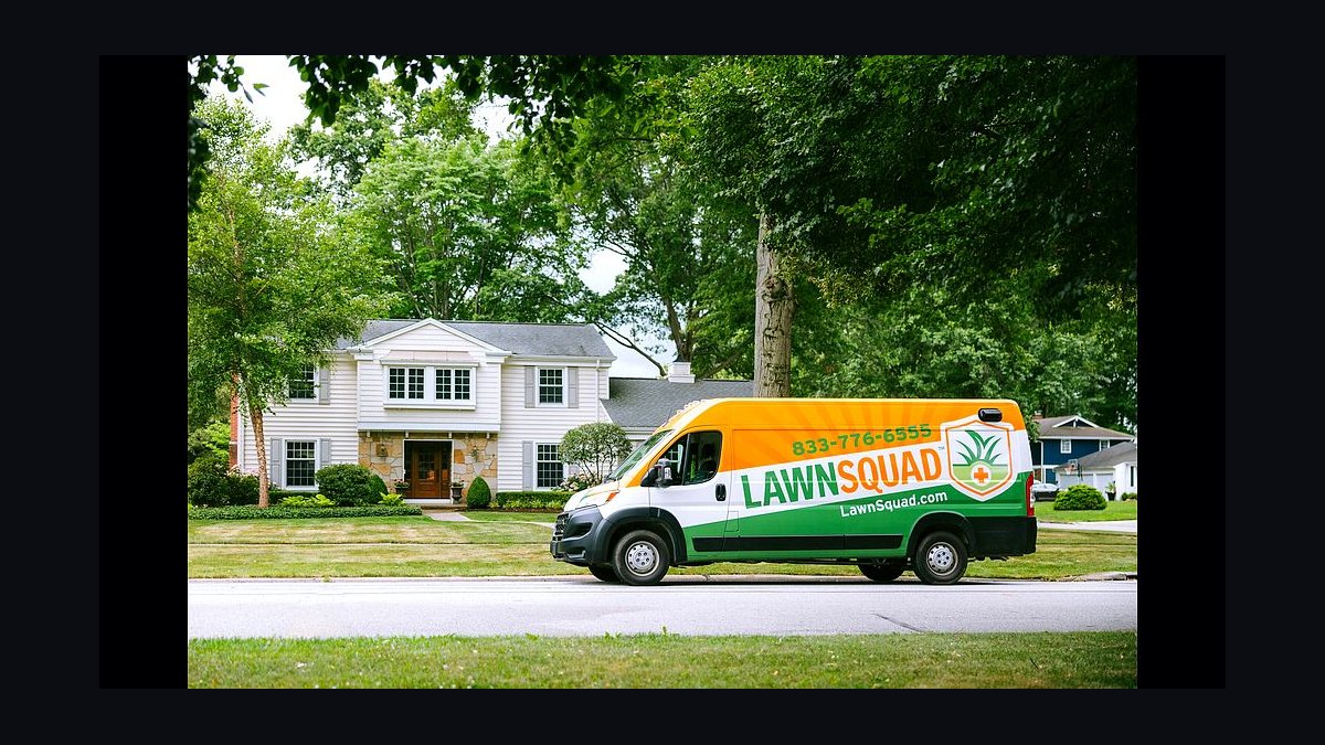 Should I open or buy a Lawn Squad franchise in 2027?