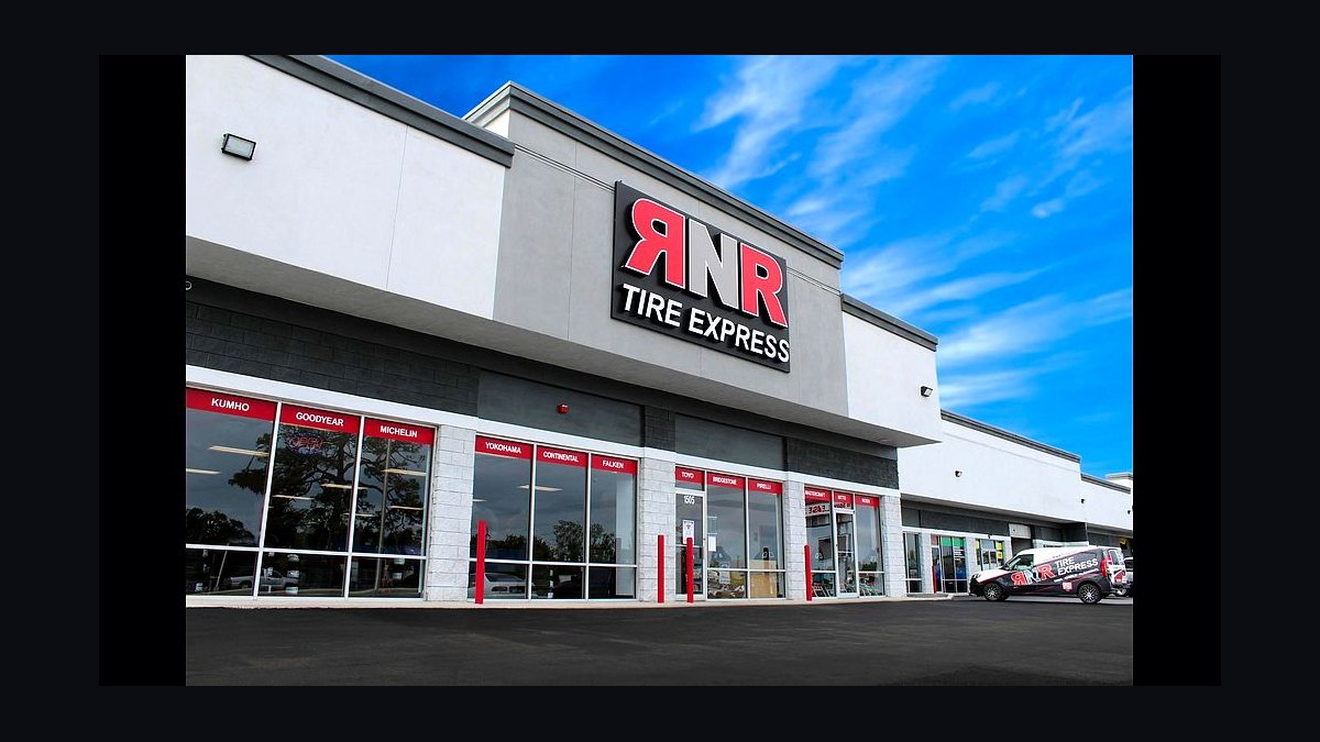 Should I open or buy a RNR Tire Express franchise in 2027?