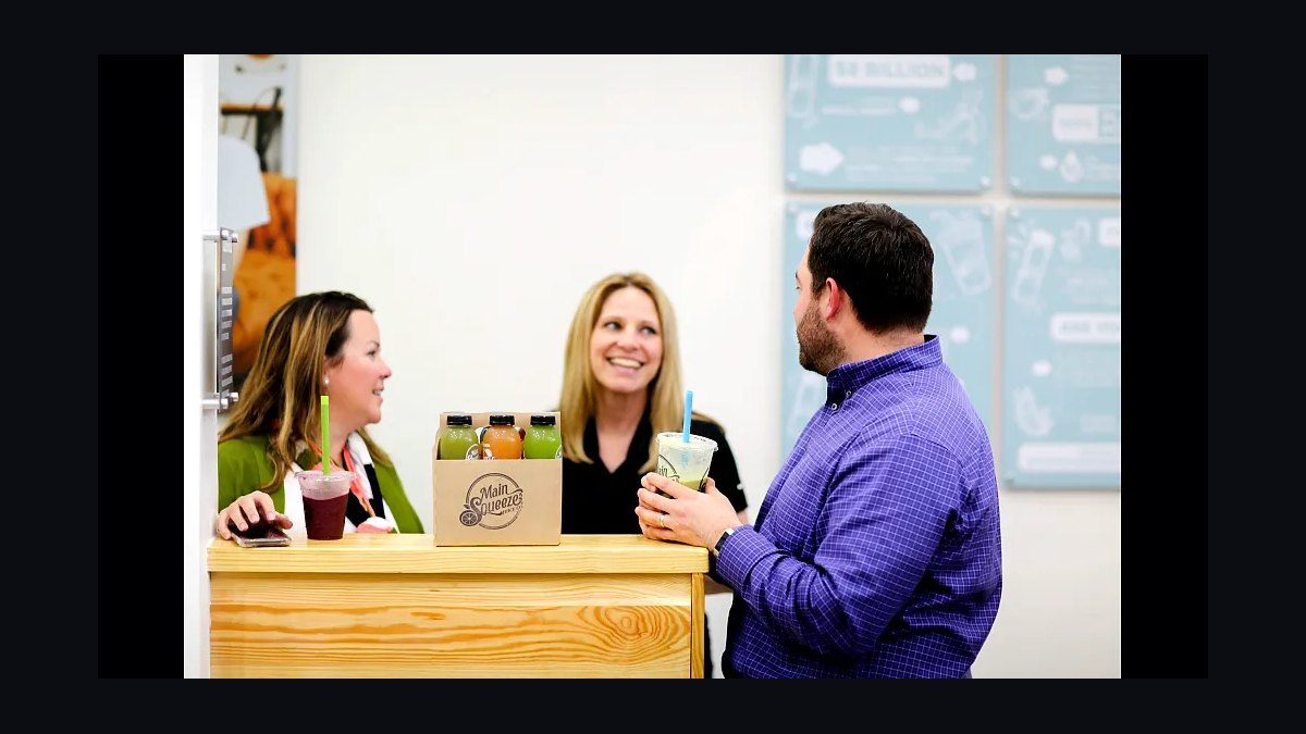Should I open or buy a Main Squeeze Juice Co franchise in 2027?