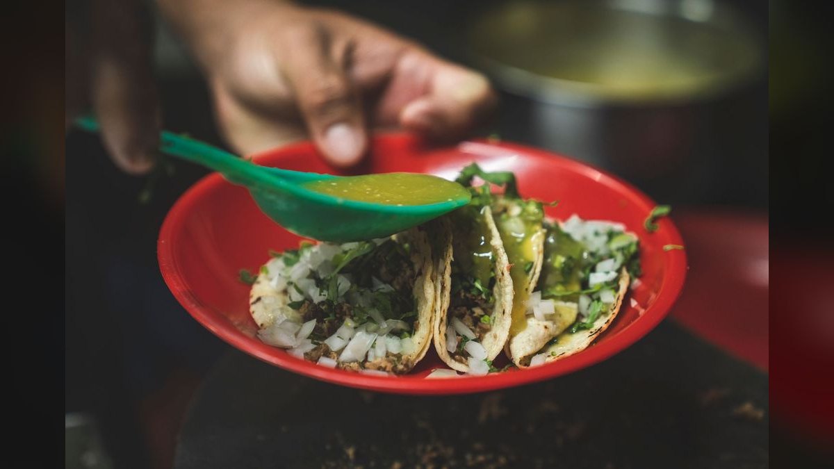 Should I open or buy a Taco Bueno franchise in 2027 — figure 1