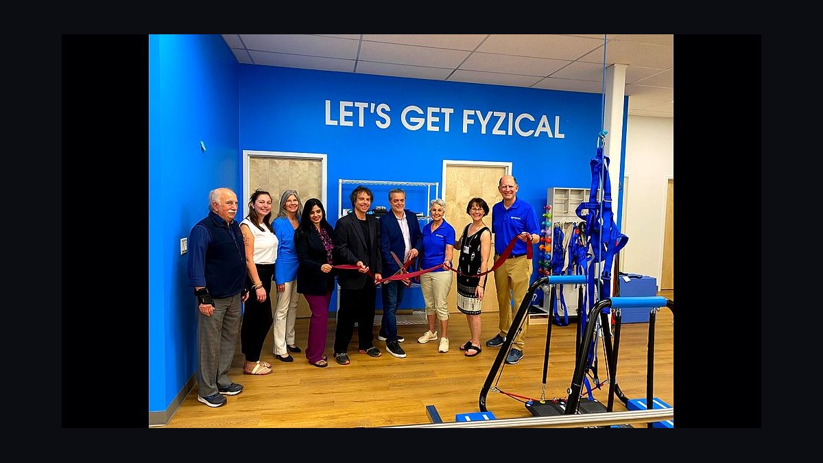Should I open or buy a FYZICAL Therapy & Balance Centers franchise in 2027?