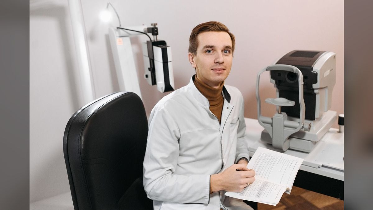 Should I open or buy a My Eyelab franchise in 2027?