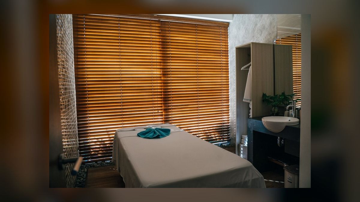 Should I open or buy a LaVida Massage franchise in 2027 — figure 8