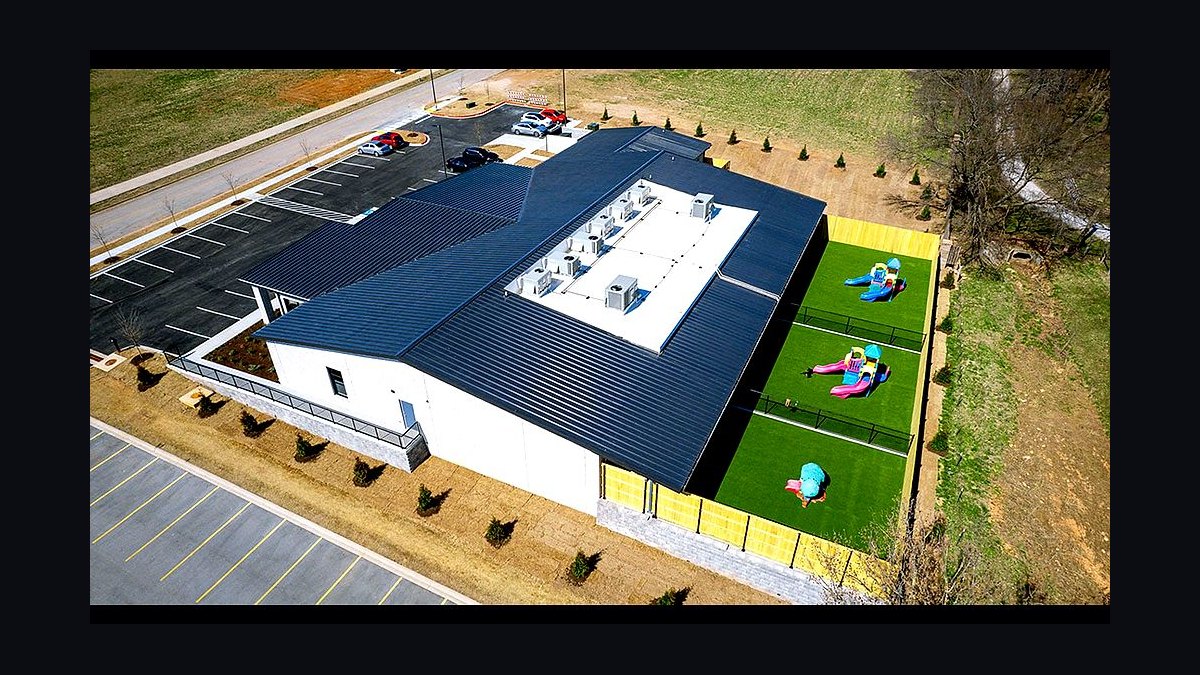 Should I open or buy a Hounds Lounge franchise in 2027?