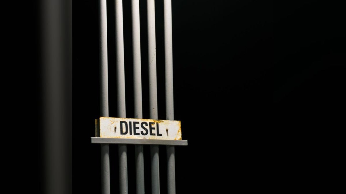 Should I open or buy a Diesel Barbershop franchise in 2027?
