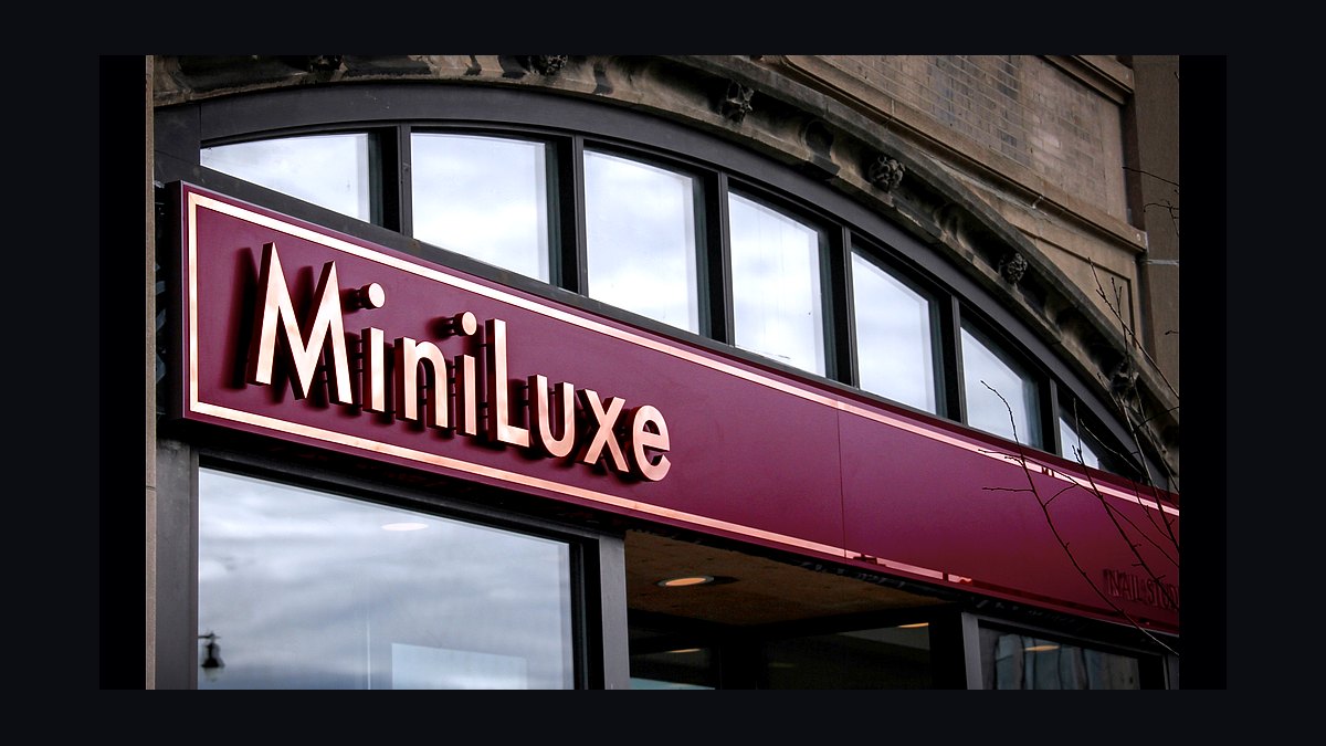 Should I open or buy a MiniLuxe franchise in 2027?