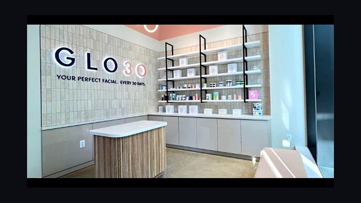 Should I open or buy a Glo Sun Spa franchise in 2027?