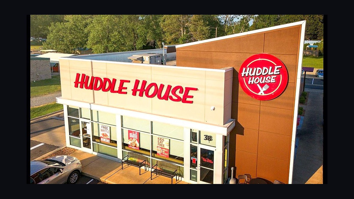 Should I open or buy a Huddle House franchise in 2027 — figure 2