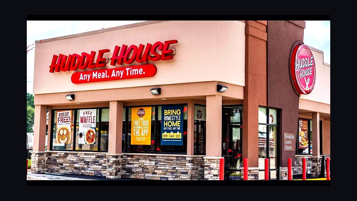 Should I open or buy a Huddle House franchise in 2027?